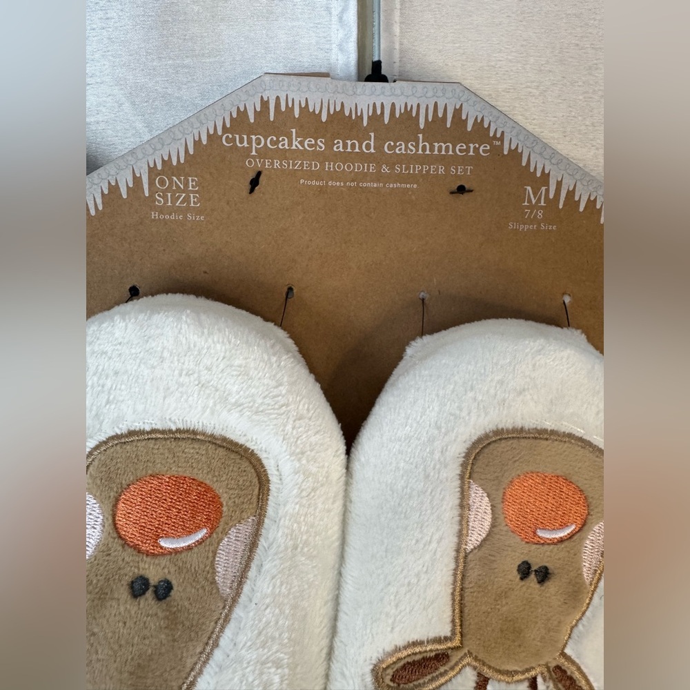 Cupcakes & Cashmere Festive Hoodie & Slipper Set - Picture 5 of 13